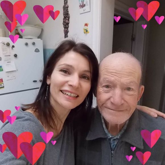 Meet your Posher, Claudia - Picture 1 of 1